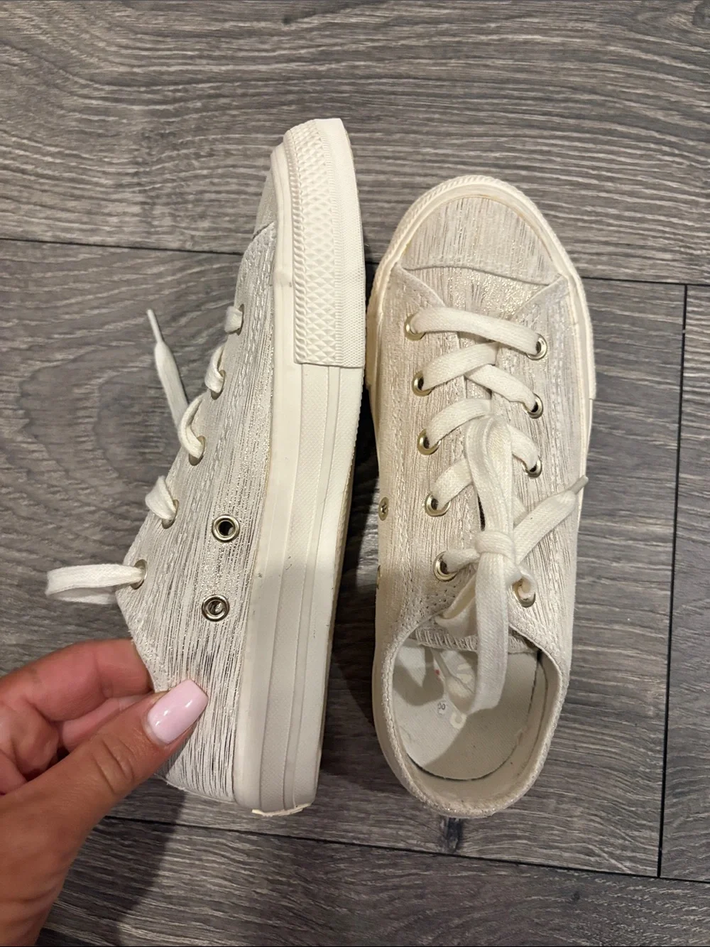 Converse light beige